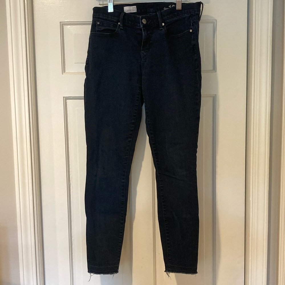 Gap jeans, size 27r legging jeans. Blue, stretchy and comfy. EUC